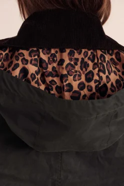 Balzac Paris Capuche ajustable Elana kaki et léopard Barbour x BP Kaki barbour x bp Best
