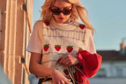 Balzac Paris Pull Priska écru et fraises rouges Écru et fraises rouges Clearance