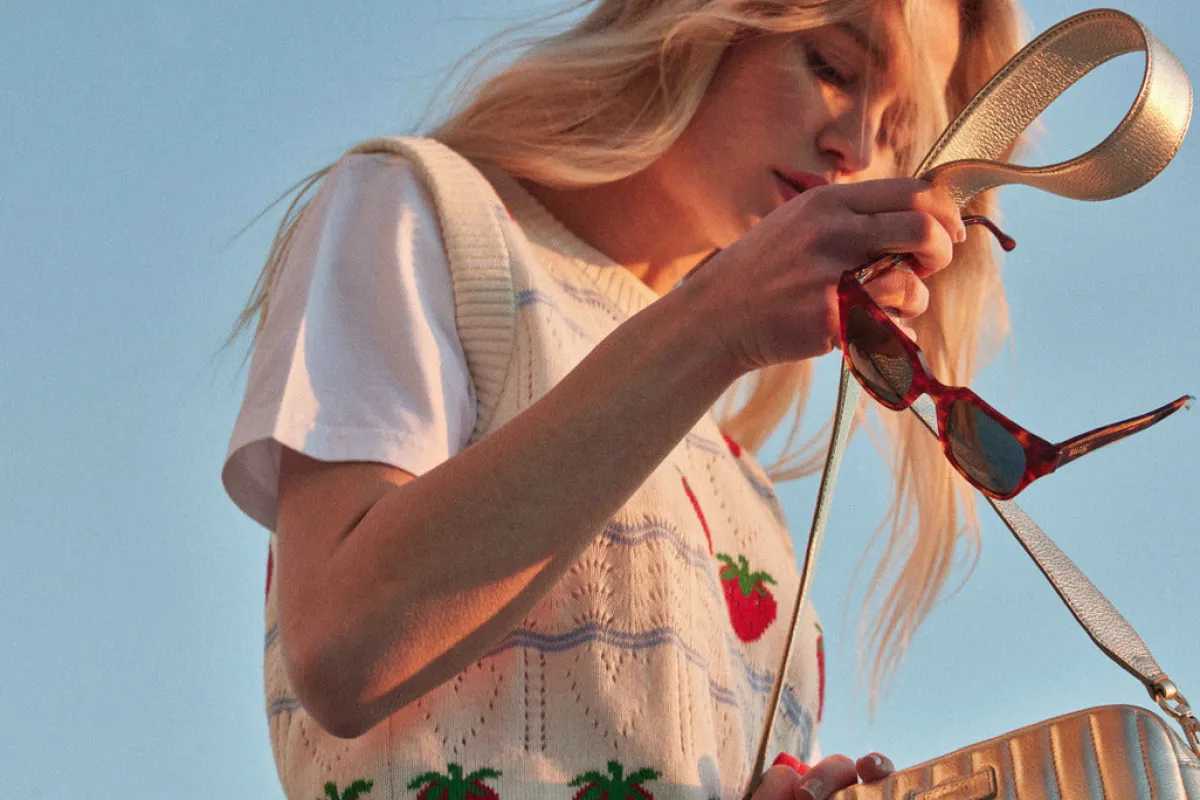 Balzac Paris Pull Priska écru et fraises rouges Écru et fraises rouges Clearance